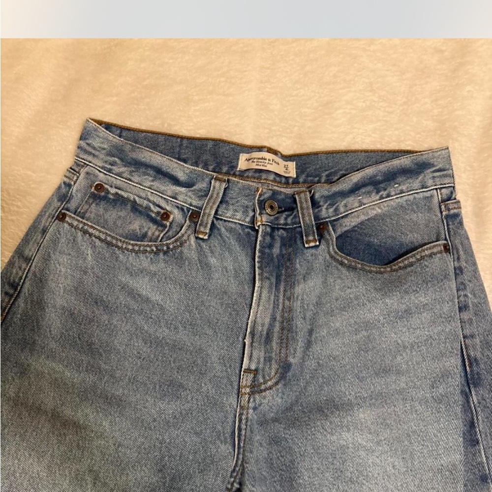 Abercrombie & Fitch Light Blue Slouchy Jeans - Picture 3 of 5